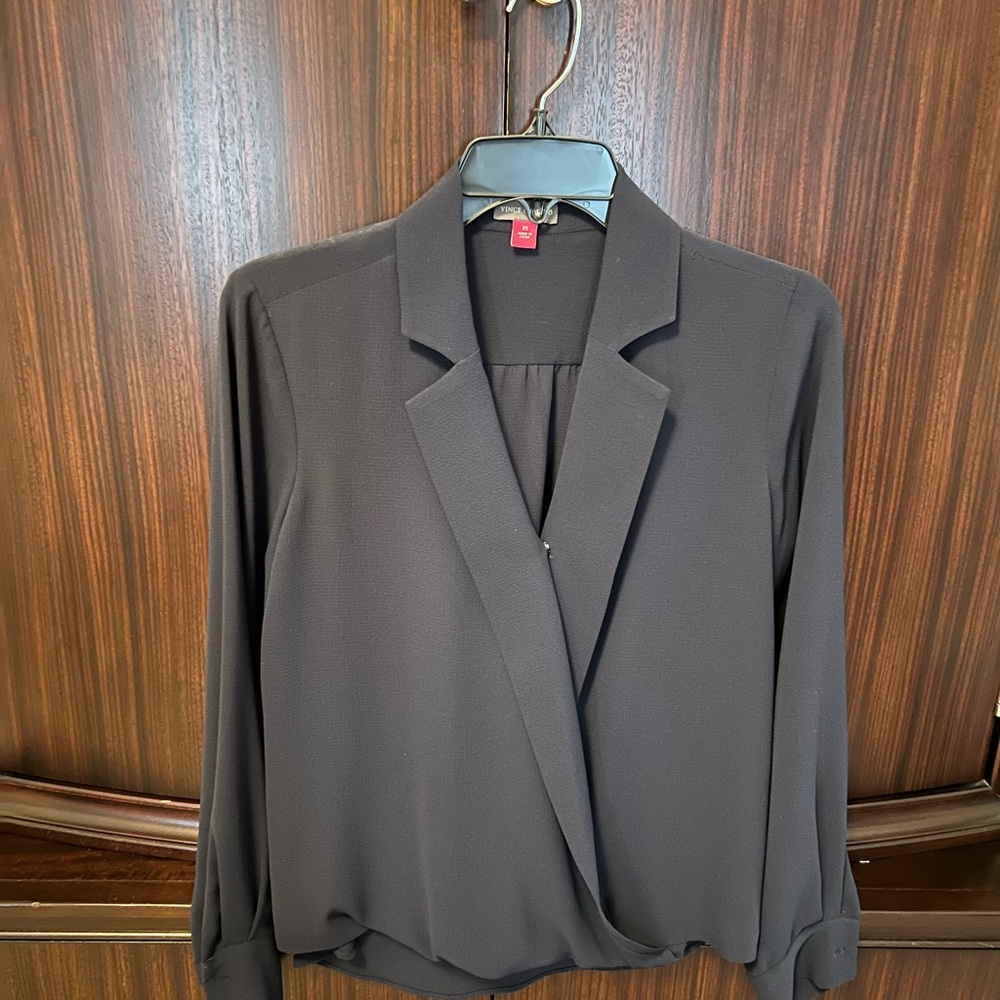 Vince Camuto silk faux wrap blouse. NWT. Small.
